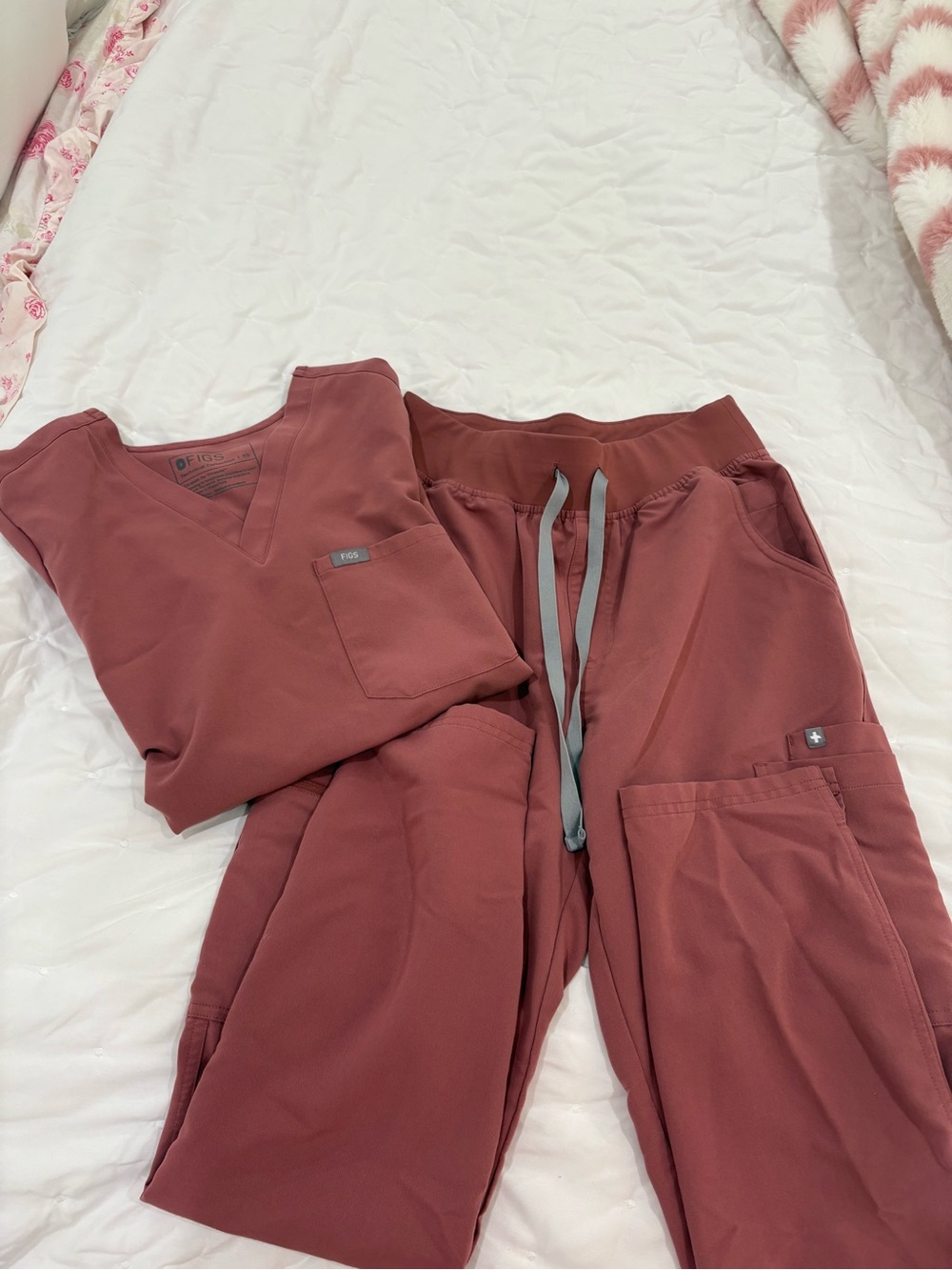Women's FIGS Scrub Set in mauve